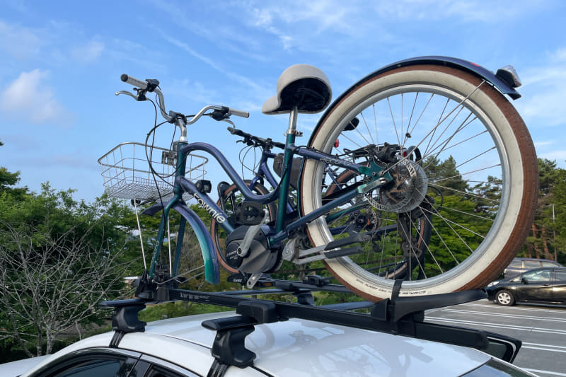 フェンダー付きの自転車でもクイックリリース（もしくはスルーアクスル）なら取り付け可能なマルチフォークロック