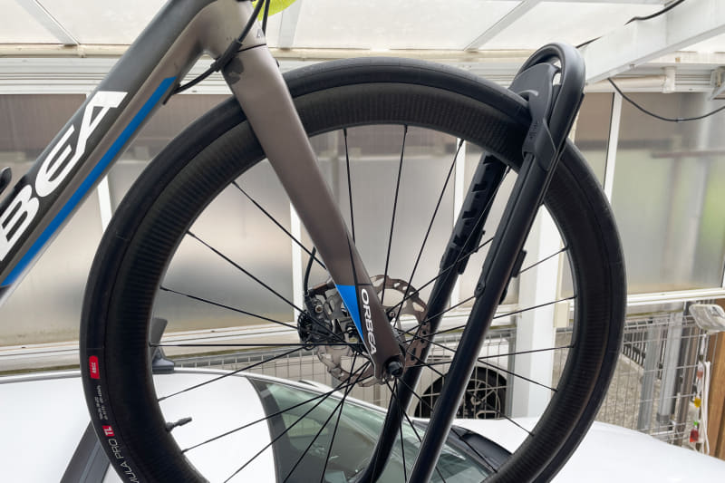 700Cの場合タイヤアジャスターを1段だけ下げたところがちょうど良い