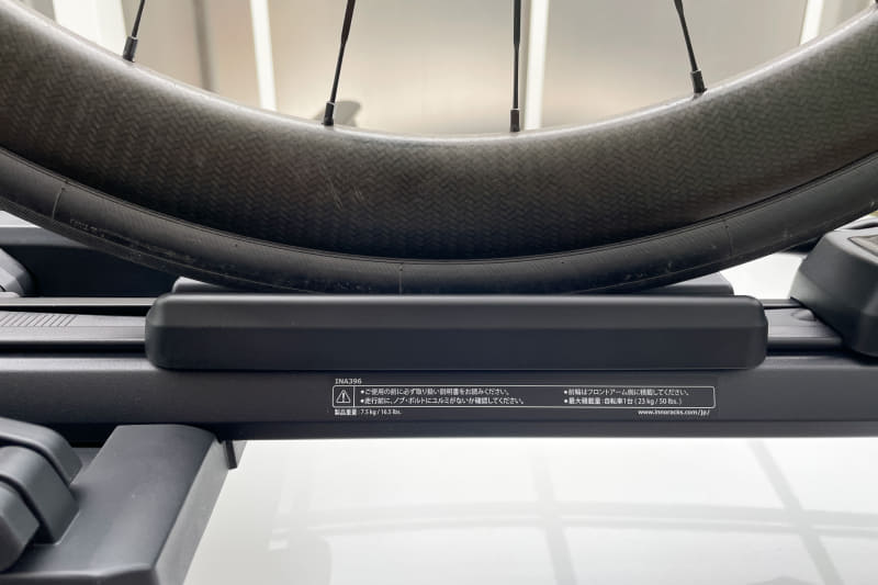 リアクレードルを前後にスライドさせて後輪が乗る位置にする。これも一度決めれば調整はほぼ不要