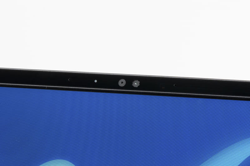 Windows Hello対応のカメラを装備。顔認識でのログインが可能