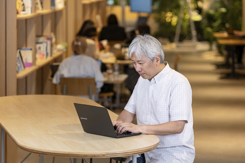 <a href="https://www.mouse-jp.co.jp/store/g/gmpro-g4i7u01bkebaw101dec/?utm_source=internet_watch&utm_medium=content-text&utm_campaign=itwt_25071601&utm_content=pr" class="strong nb" target="_blank">MousePro G4-I7U01BK-E</a>を利用中のイメージ。