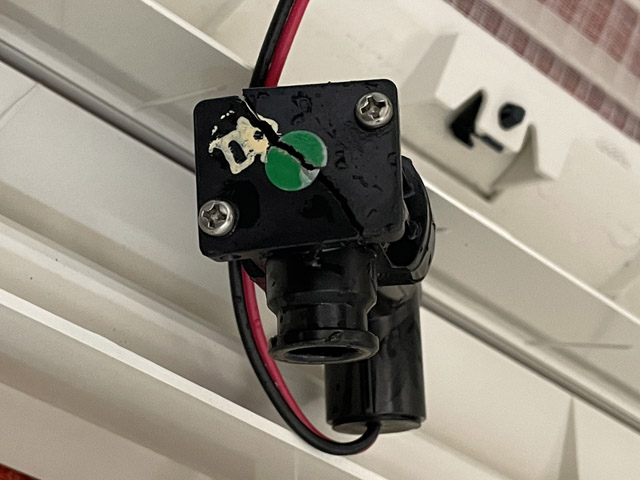 プラスチック部品（熱動弁）が割れていた