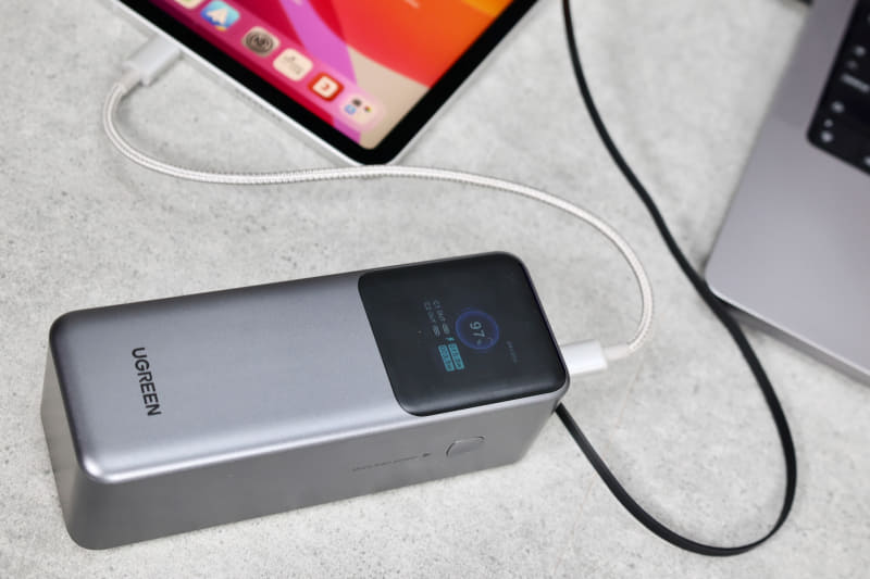 大容量、大出力を誇るUGREENの「Nexode 巻き取り式 USB-Cケーブル内蔵 モバイルバッテリー 20000mAh 165W」