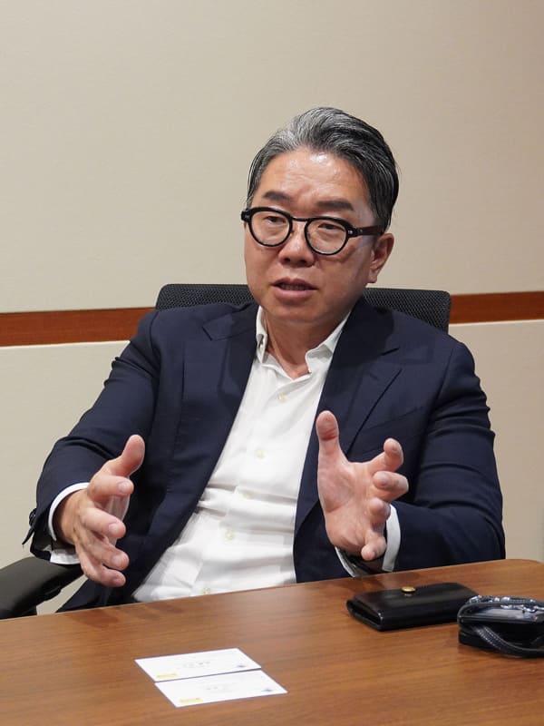 鈴木氏「マイページを手続きだけでなく、手元に置いておきたいツールのような存在にすることを目指す」