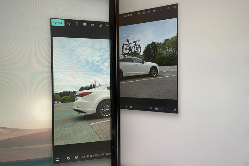 画像を移動させてディスプレイをまたいでいる状態だと、どちらかの倍率に合わせられるので、大きさが不揃いになる