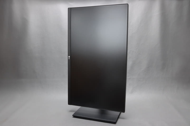 左右どちらも90°回転させて縦位置にもできる