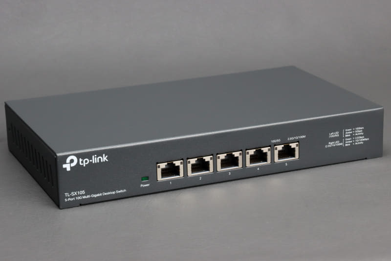 TP-Linkの10GbE対応5ポートスイッチングハブ「TL-SX105」。こちらも5ポートにしては大きめではある