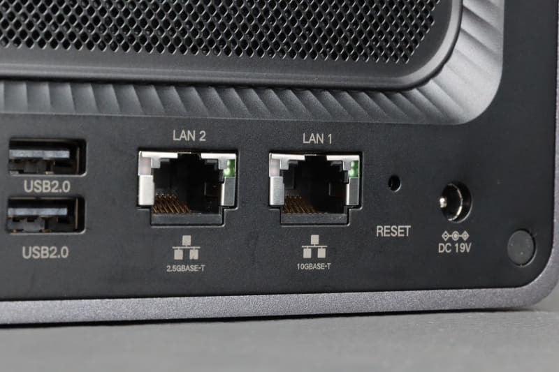 ポートには10GBASE-Tの文字