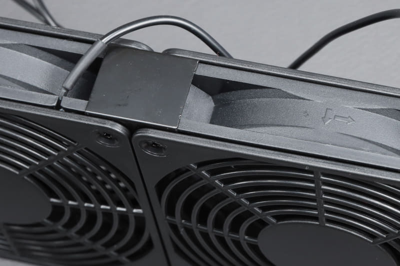 2つの12cmファンを連結させた形