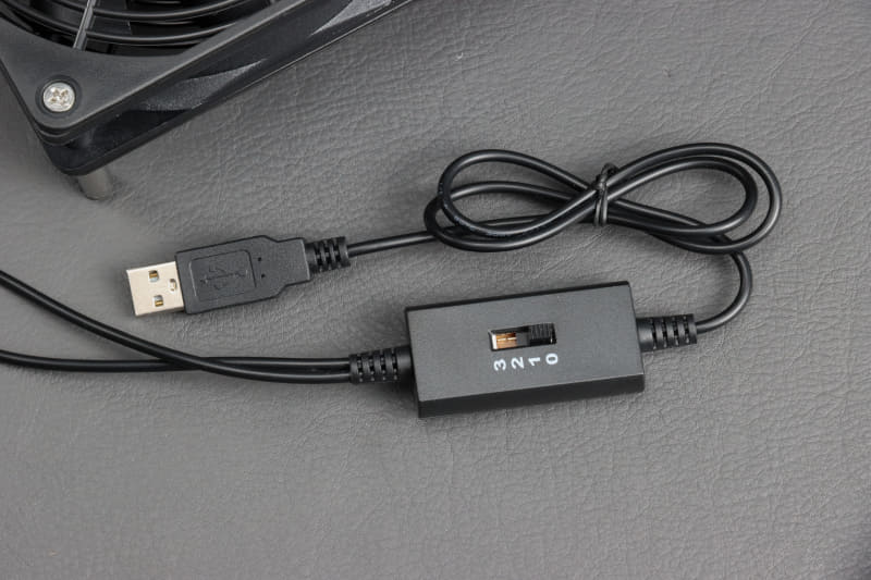 電源はUSB Type-Aで3段階の強弱が調整できる