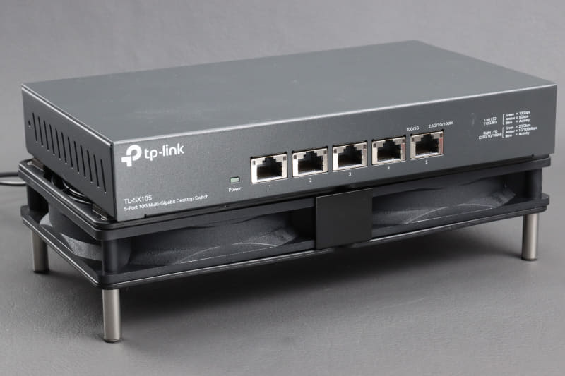 スイッチングハブを載せた状態