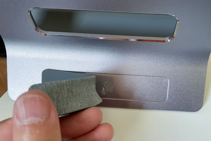 ファンを付けるのにジャマなので剥がす