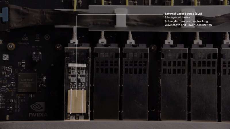 図08：ELS（レーザー光源）をPluggable Transceiver Moduleの形で提供されるのは、例えば光源の波長を変更したい（といってもそれが可能なのかはちょっと不明だ）のか、それともこれが寿命が一番短いので交換を容易にしたいためか、どちらだろう？