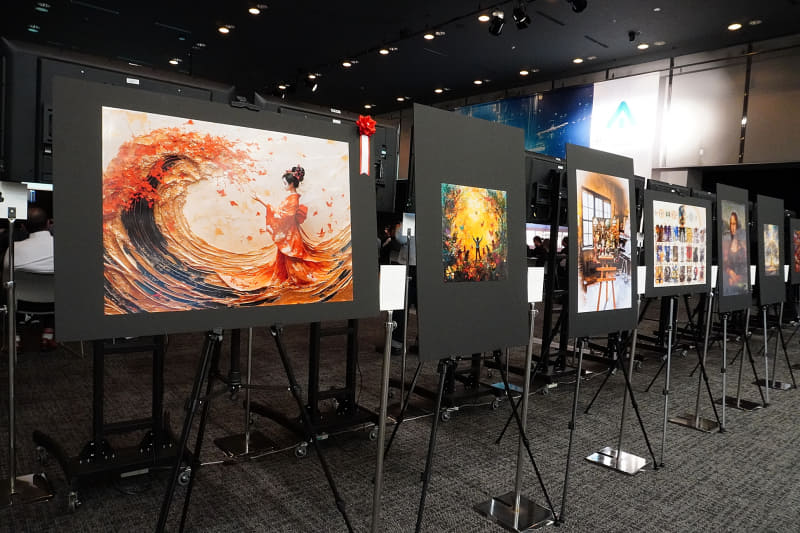 2024年11月8日に開催された「AIフェスティバル 2024 Powered by GALLERIA」内「第三回AIアートグランプリ」絵画部門受賞作品発表の様子。写真は窓の杜「<a href="https://forest.watch.impress.co.jp/docs/news/1637843.html" class="strong bn" target="_blank">『第三回AIアートグランプリ絵画部門』結果発表！ グランプリ受賞は『不易流行』【AIフェスティバル 2024】</a>」より