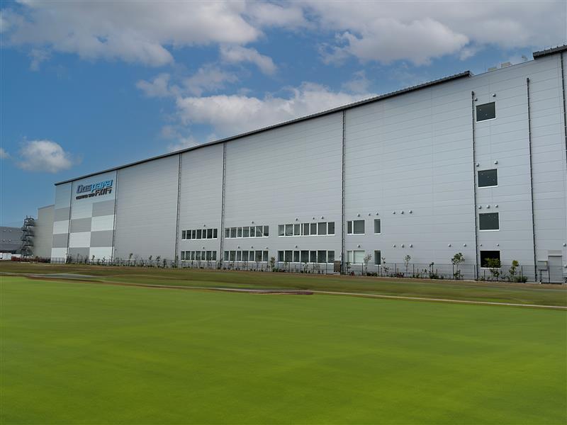 サードウェーブでは生産・物流の中心を担う綾瀬本社工場、営業やコールセンター業務の拠点である平塚物流センター、そして開発・サポート拠点である海老名事業所と、自社で大規模な拠点を複数擁している。写真は平塚物流センター