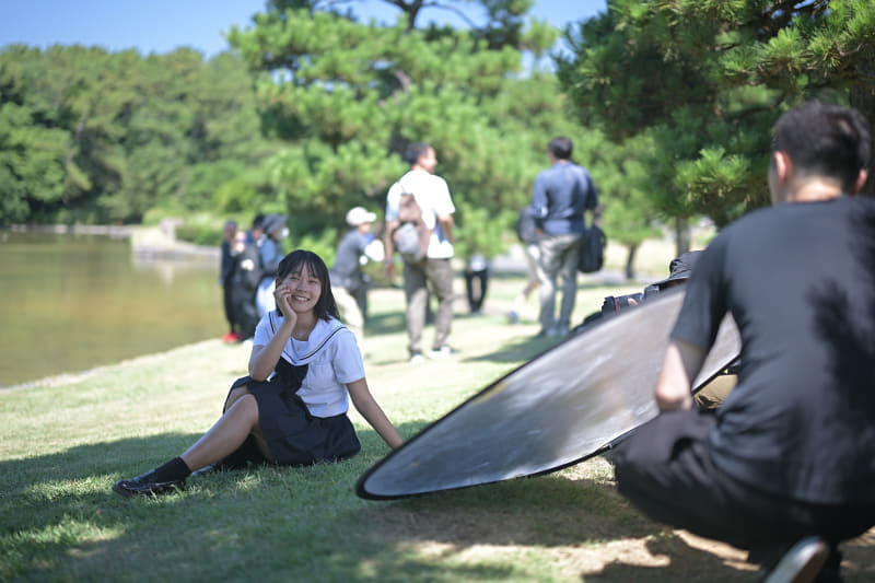 DCPではリアルイベントも行われる。こちらは、2025年7月26日に開催された、写真家の青山裕企氏による「第6回DCPフォトウォーク in 稲毛海浜公園」の様子。写真はデジカメWatch「<a href="https://dc.watch.impress.co.jp/docs/news/eventreport/2038035.html" class="strong bn" target="_blank">あの青山裕企さんがポートレート撮影をアマチュアに指導</a>」より