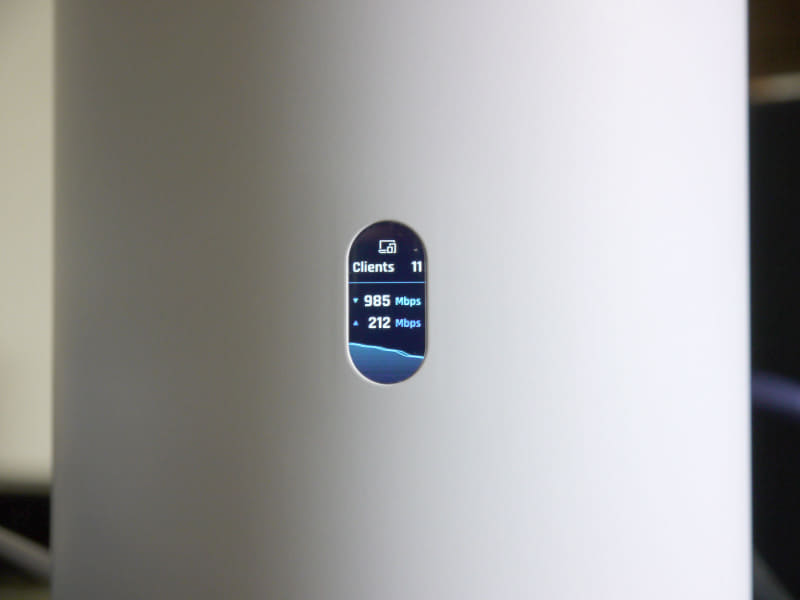 前面のディスプレイで速度などの情報がわかる