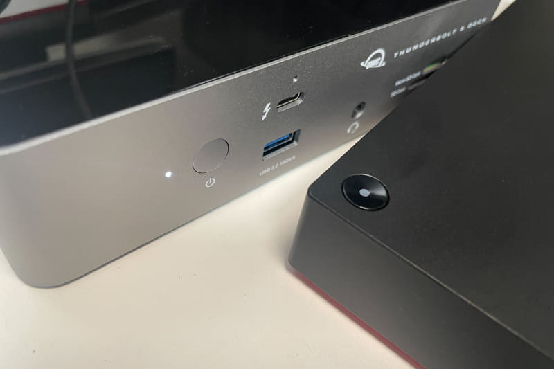 Lenovoの純正ドックの電源ボタンはPCの電源を操作できるのに対して、OWCのドックの電源ボタンはドック自体の電源を操作するものでPCの電源は制御できない