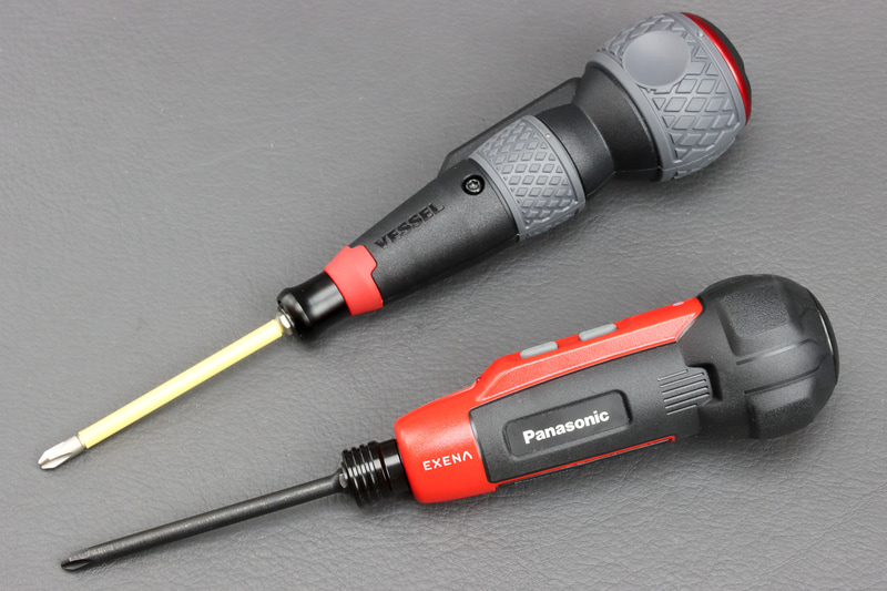 人気の電動ドライバー、パナソニック「充電ミニドライバー EZ1D11S」とベッセル「電ドラボールプラス 220USB-P1」を比較した