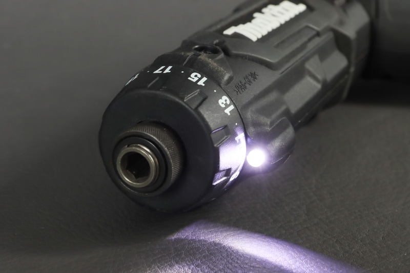 先端にLEDを内蔵