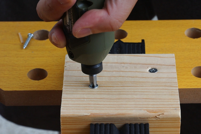 インパクトドライバーで、いい感じのところで止めた様子。最後の方は比較的ゆっくり締まっていくので調整は難しくなかった