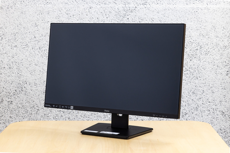 ProLite XUB2797QSN-B2。シンプルなデザインで見た目に派手さはないが実は高機能