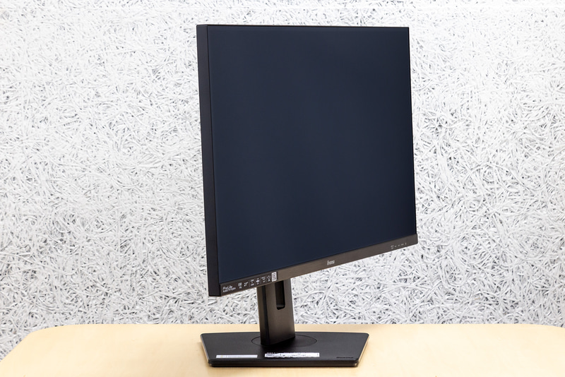 ベーススタンドとの取り付け部分が回転する形だ