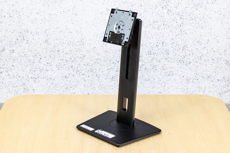 外したスタンド部分。工具不要で外すことができる