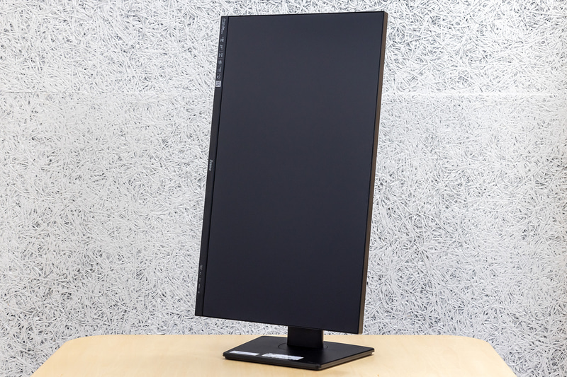 クルッと回して縦画面にすることも。左右とも可能