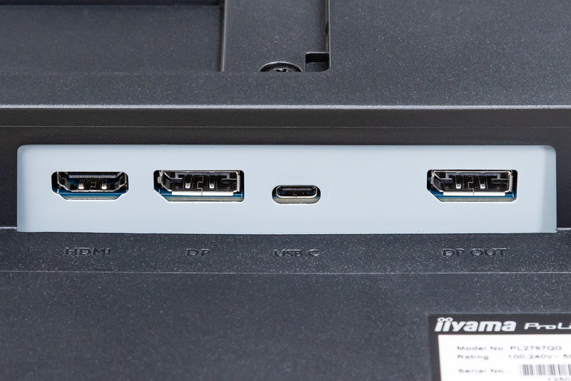 映像ポート。左の3つ（HDMI、DisplayPort、USB Type-C）はPCと接続するポートだが、一番右のDisplayPortは、もう1台別のディスプレイを繋ぐためのもの