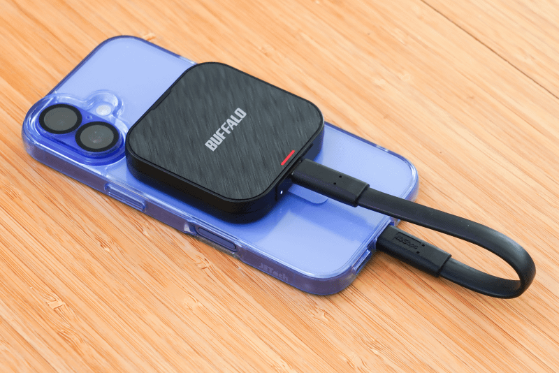 USBポートにSSDが接続されていて、インジケータが点灯していることを確認して［次へ］をタップする