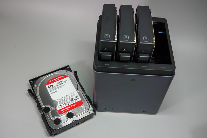 上部のケースを取り外すとHDDを装着可能