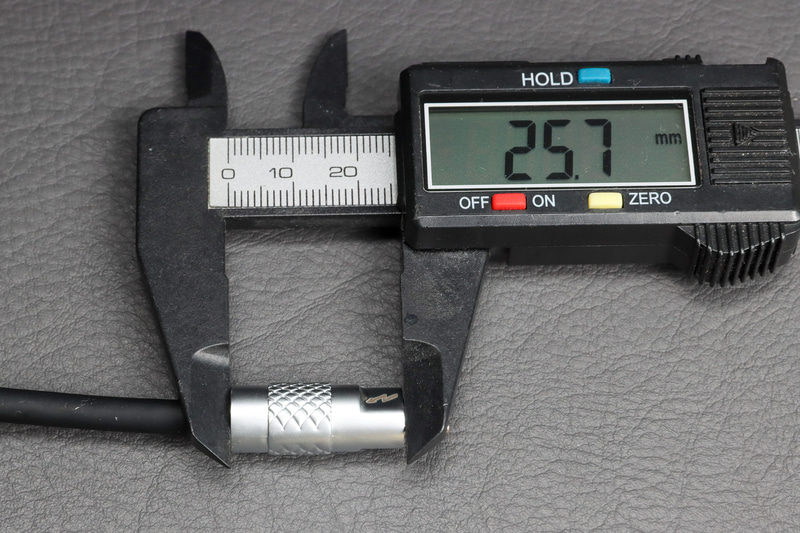 chiatepのコネクターハウジングの長さは実測で25.7mm