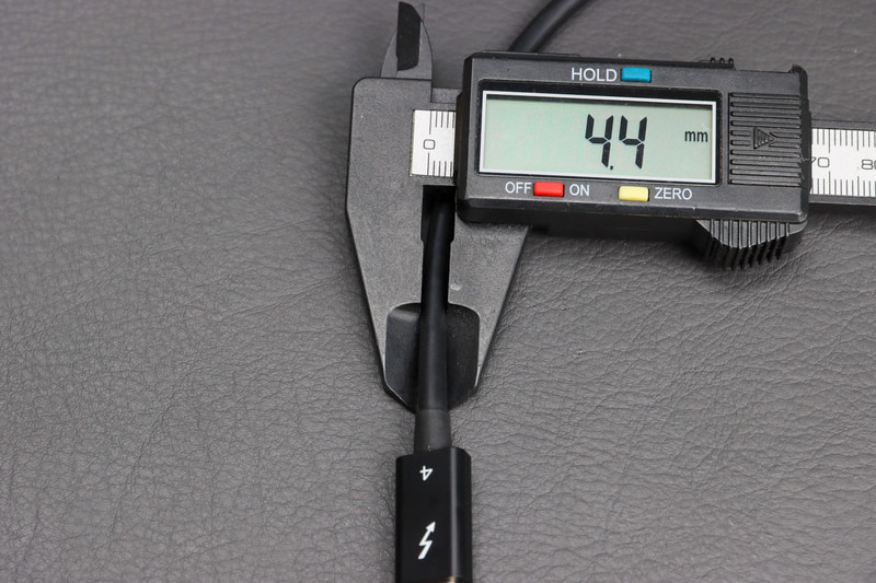 ケーブルの直径は実測で4.4mm