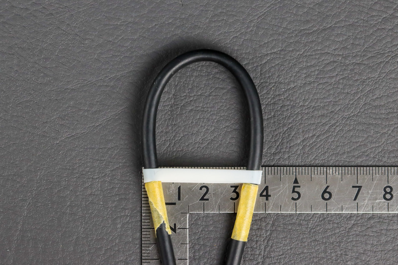 Lenovo付属のThunderbolt 4ケーブルは39mm