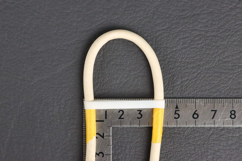 ディスプレイ付属ケーブルは43mm