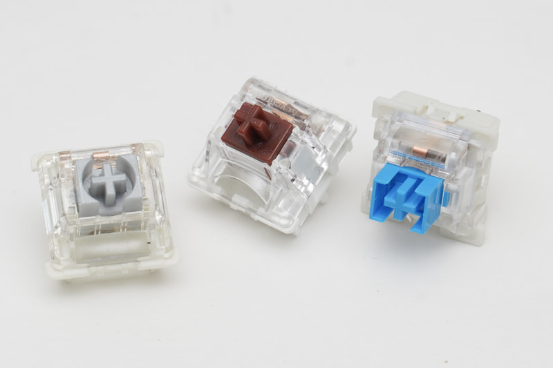 メカニカルキーボードの中身、キースイッチ。軸の色で特性が決まっている