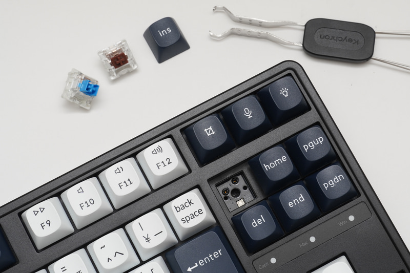 INSキーを青軸に交換。これでキーを押したことがはっきり分かりやすく