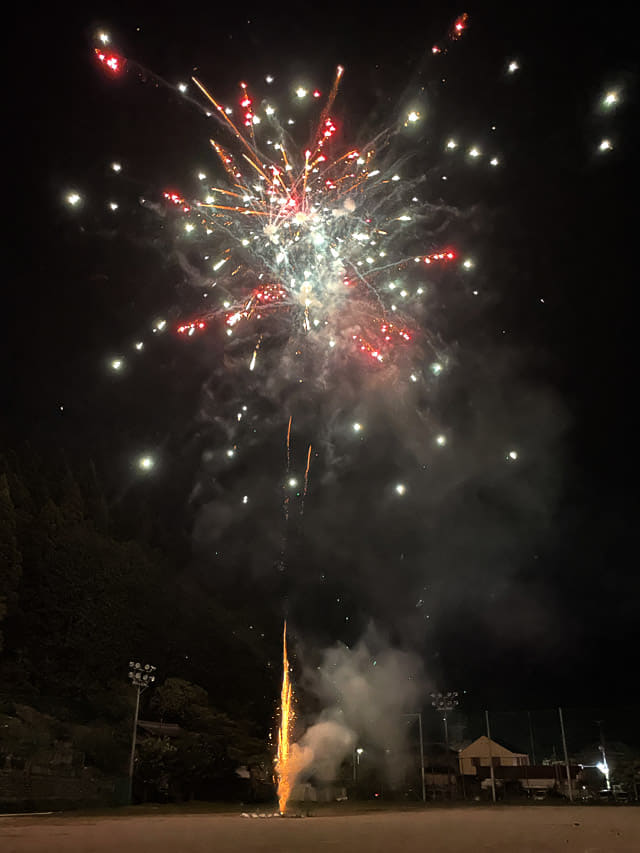 白川中学校で行われた花火