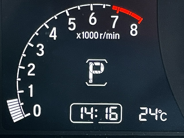 クルマの外気温計は10度下がって24度