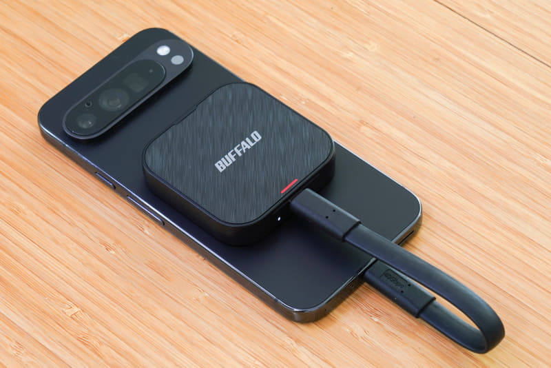 USB Type-CポートにSSDを接続してAndroidのPixelシリーズをバックアップ。SSDはバッファローの1TB SSDの「SSD-PMS1.0U3-BA」