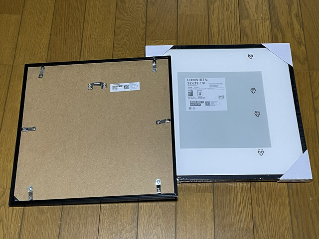 右側が開封前の「LOMVIKEN」。左側は開封した背面