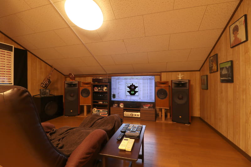 斜め天井はオーディオ部屋には好都合