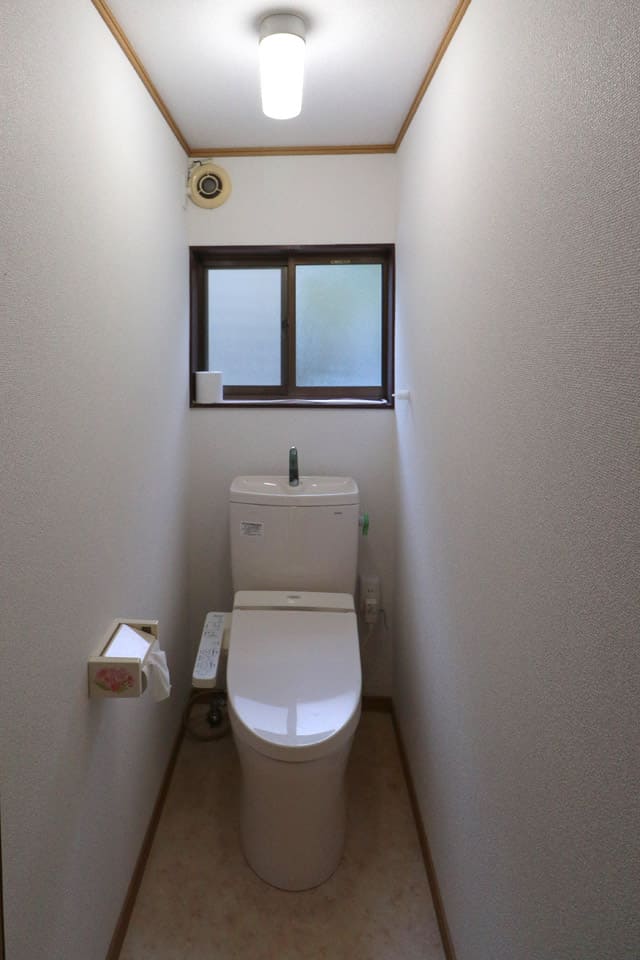 トイレもリフォーム済み。温水洗浄便座付き