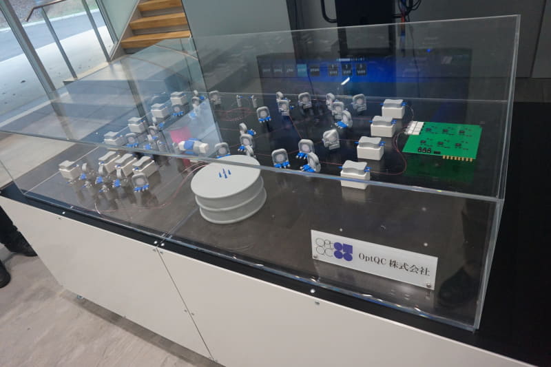 光量子コンピュータのモックアップ