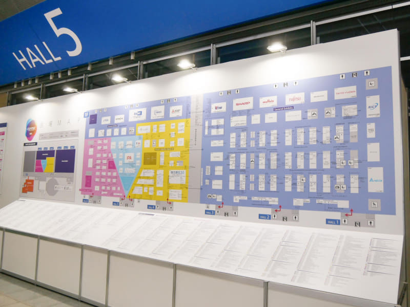 エントランスホールにある大型マップ。会場内にはマップは設置されていないので注意が必要だ