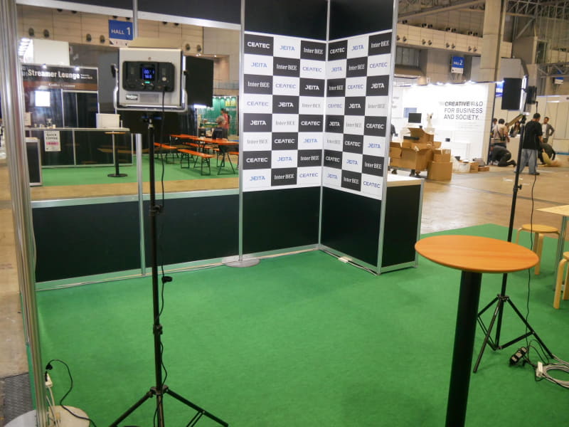 来場者が会場から配信するために適した照明なども用意