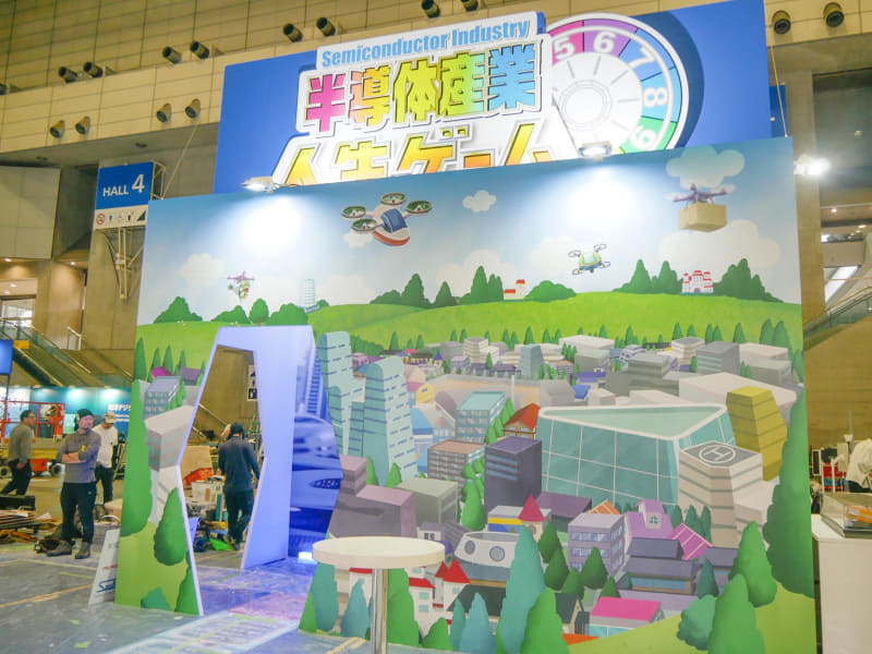 JEITA半導体部会では身大サイズの「半導体産業人生ゲーム」をパワーアップして展示