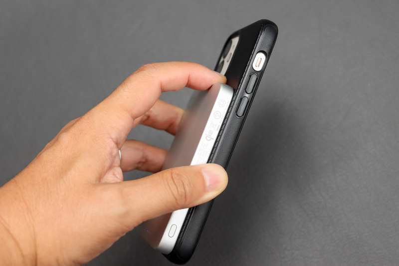 指がひっかかるので持ちやすい