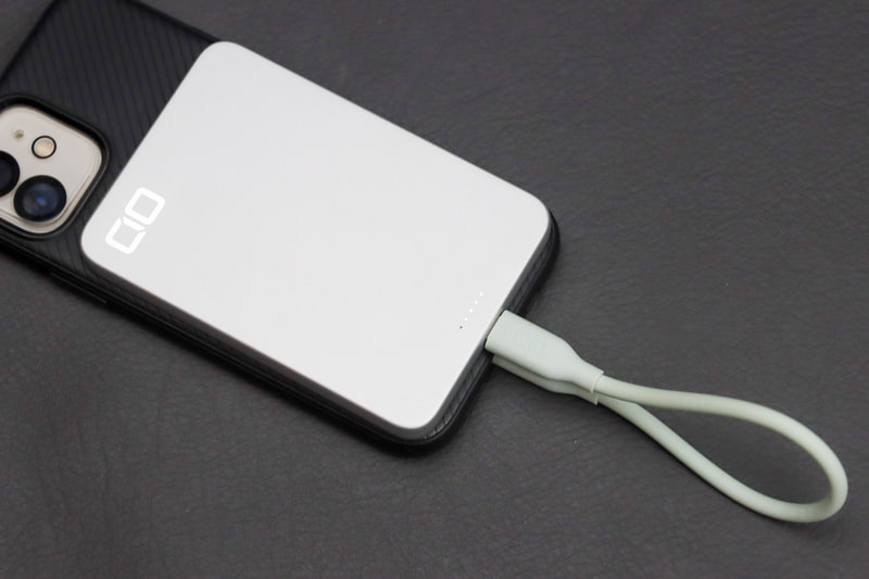 もちろん有線でiPhoneを充電することもできる。その方が発熱も抑えられ、より多く充電できる